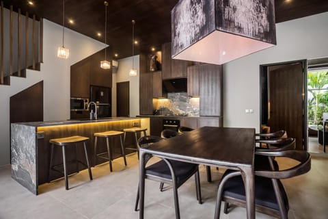 Seating area, Dining area, minibar, stove