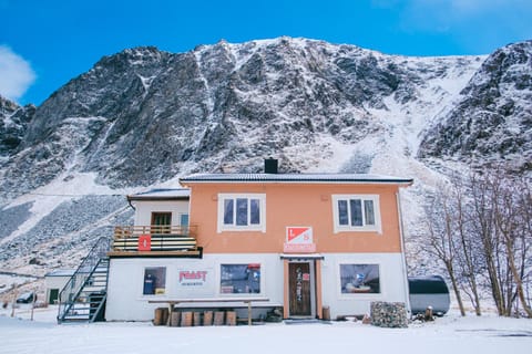 Property building, Natural landscape, Winter, Mountain view, Parking