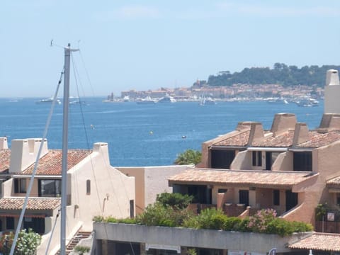 MARCOGNEY - Golfe de St-Tropez - Aux Marines de Cogolin - Appartement climatisé vue sur le port Apartment in Gassin