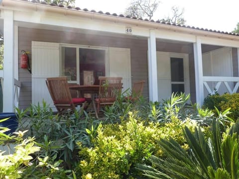 GASMED40 - Golfe de St-Tropez - Chalet californien pour 6 personnes situé dans un parc arboré à Gassin Villa in Gassin