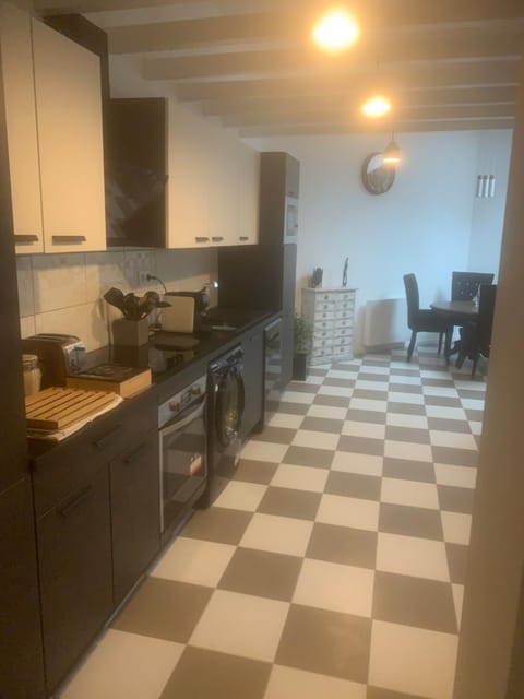 Kitchen or kitchenette, Dining area, minibar, pet friendly, stove