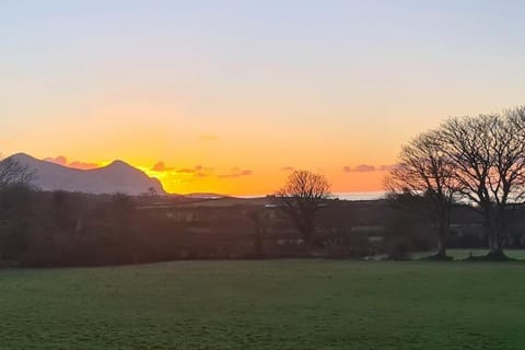 Y Deri, fantastic views, near Snowdonia House in Clynnog