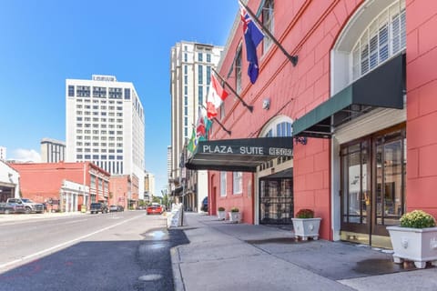 Plaza Suites Downtown New Orleans Hotel in Warehouse District