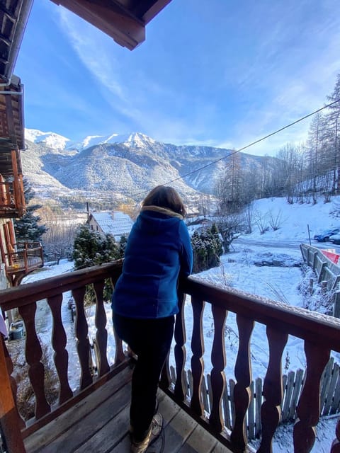 Nearby landmark, Day, People, Natural landscape, Winter, View (from property/room), Balcony/Terrace, Mountain view