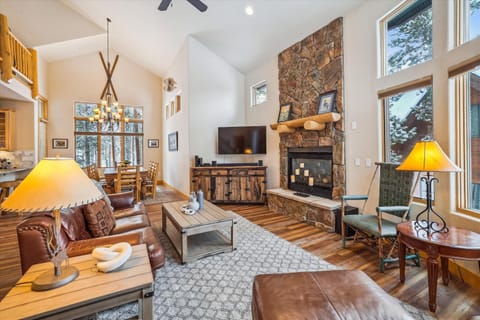 Lupine Chalet home Maison in Frisco