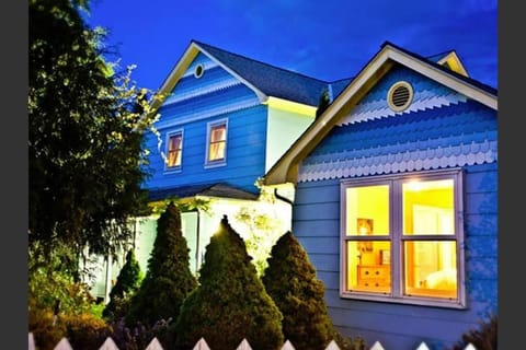 Bluemoon Vacation Rentals - Bluemoon House House in Ashland