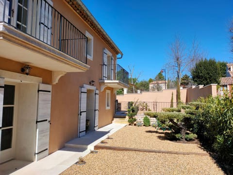 Property building, Spring, Day, Garden, Garden view