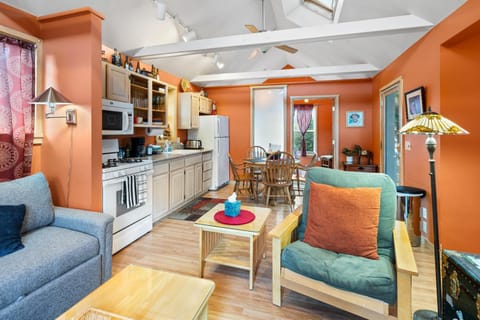 Bluemoon Vacation Rentals - Bluemoon Cottage Maison in Ashland