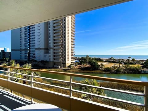 Oceanfront Dream w Outdoor and Indoor Pools House in Briarcliffe Acres