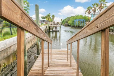 Majorca Manor: Beach Bliss! House in Butler Beach