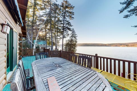 Lake Bomoseen Log Cabin Maison in Lake Bomoseen