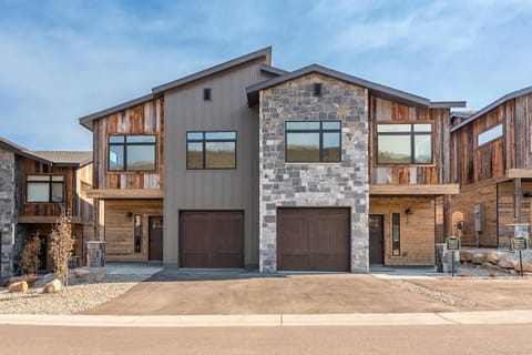 Property building, Day, Street view