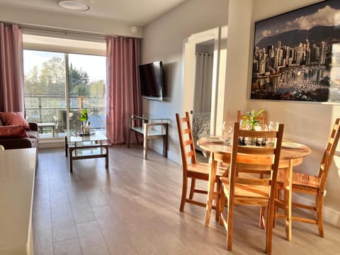 Warm and welcoming Spacious 2bedroom condo Copropriété in Langley