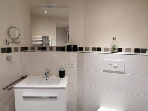 Bathroom, Photo of the whole room