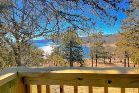 The Lost Bridge Lakehouse House in Beaver Lake