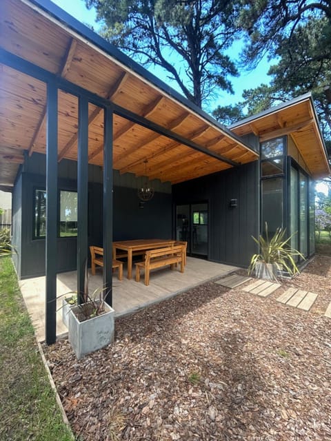 Sombras del Pinar House in Necochea