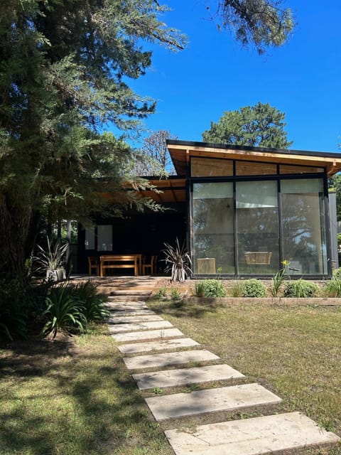 Sombras del Pinar House in Necochea