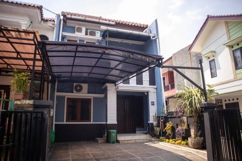 SakaLoka Kebagusan House in South Jakarta City