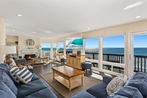 Oceanfront Family Getaway - BBQ - Oceanfront Seating House in Oceanside