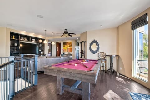 Oceanview Rooftop, Hot tub, Firepit, BBQ, Pool Table Casa in Carlsbad