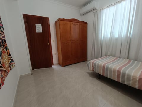 APARTMENT WITH SINGLE ROOMS House in Algodonales