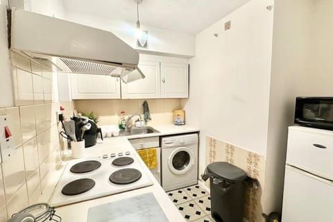 Top floor studio apartment Apartment in Enfield