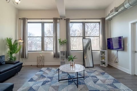 McCormick 420 friendly 2Br with optional parking for up to 6 people Apartment in South Loop