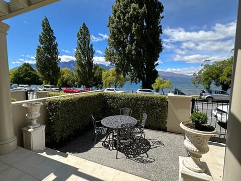 Luxury on the Esplanade #14 Apartment in Queenstown