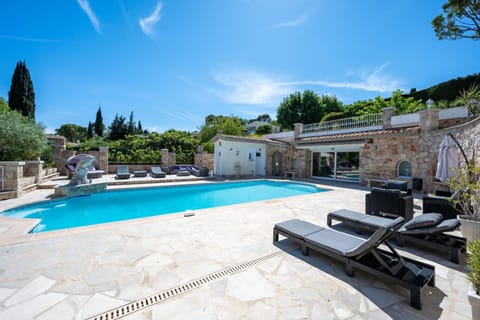 Villa Caroubiers Pretty provençal villa with outhouse and pool Villa in Mougins