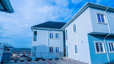2bedroom Masters Apartment Condo in Abuja