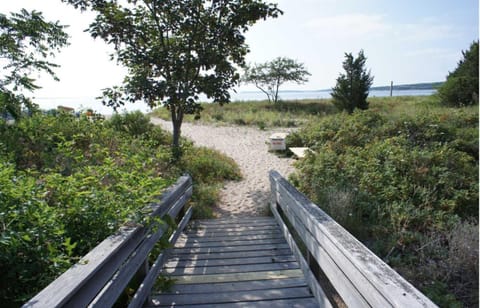 Lavender Fields Retreat: Nearby the Beach & Farms House in East Marion