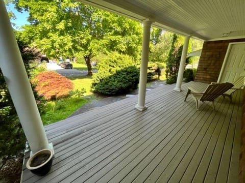 Roanoke Ranch Home: 3BR, Private Pool, Hot Tub, North Fork House in Riverhead