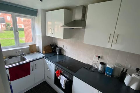 MODERN 1 Bedroom Ground Floor Flat Apartment in London Borough of Hackney