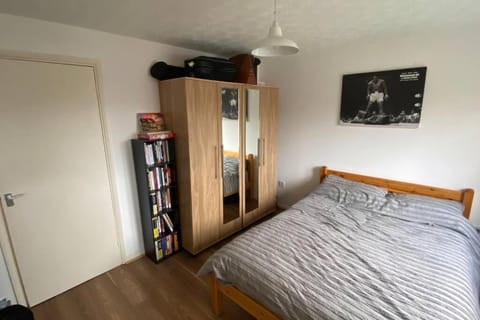 MODERN 1 Bedroom Ground Floor Flat Apartment in London Borough of Hackney