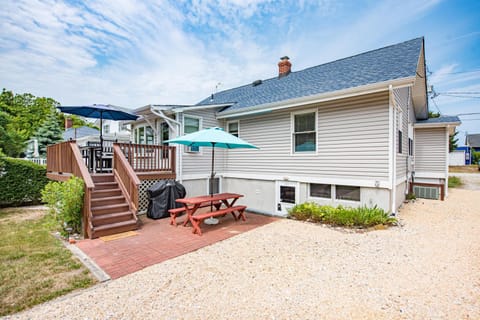 Peconic Sound Beach Home: Backyard & Vineyards Maison in Peconic