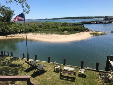 Lagoon Lodge: North Fork,Charming 3Br, Waterfront Maison in East Marion