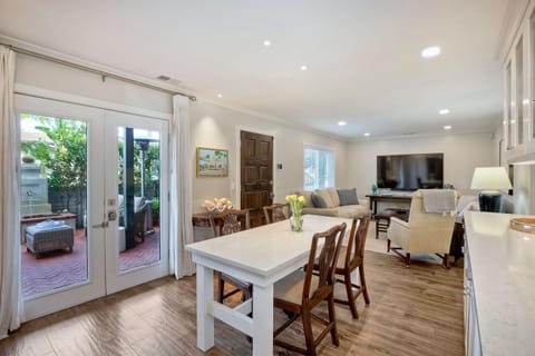 90 Walk Score, Steps to Beach, Dining House in Carlsbad