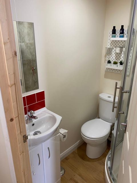 Self-Contained Double-bed Studio in Central Sherwood Apartment in Nottingham