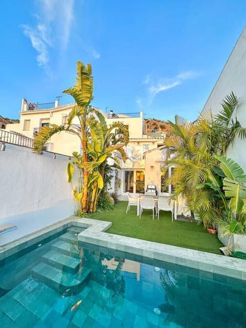 Luxury center Townhouse in Frigiliana with pool and parking HansOnHoliday Rentals House in Frigiliana