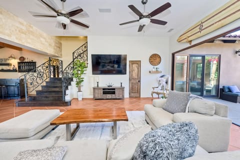 Walk To The Beach - Outdoor Dining - Spacious House in Carlsbad