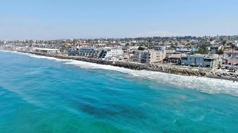 3BR Oceanview, Gated Community & Parking, Elevator House in Oceanside