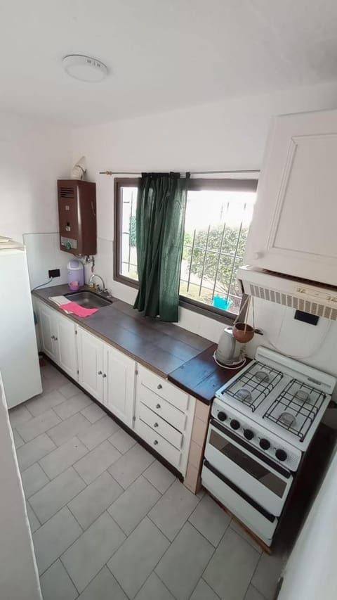 Kitchen or kitchenette, pet friendly, stove