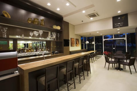 Restaurant/places to eat, Lounge or bar