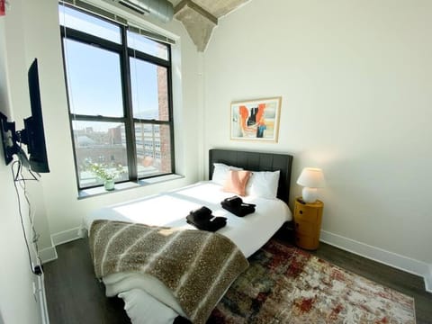 McCormick 2Br-2Ba for 8 guests with Optional Parking & Gym Apartment in South Loop