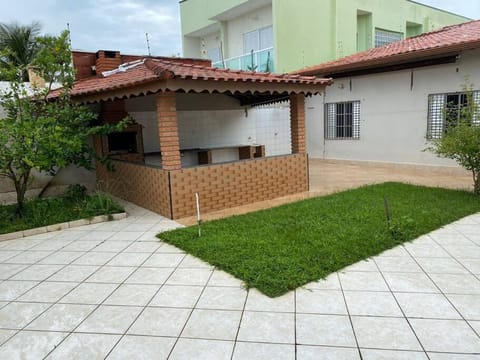 Casa no Centro de Peruibe Haus in Peruíbe