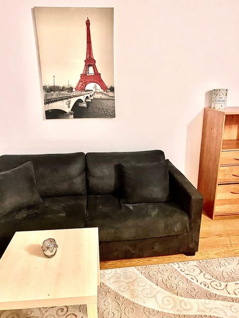 appartement agréable tout confort 3 mn métro Apartment in Aubervilliers