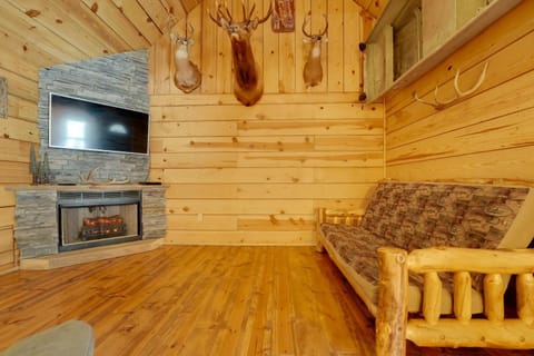 Branson Antlers Lodge Cabin with Private Hot Tub Apartment in Branson