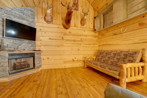 Branson Antlers Lodge Cabin with Private Hot Tub Apartment in Branson