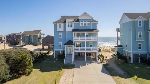 Hatteras Retreat Oceanfront 7 Bedroom Home Apartment in Buxton