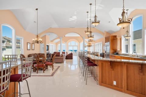 Royal Palace 12 Bedroom Oceanfront Home Condo in Kill Devil Hills